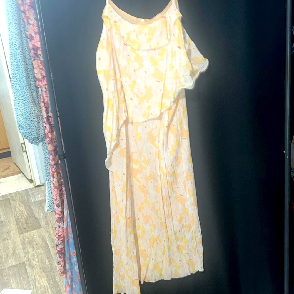 Lewit Sun Dress ladies size 16 EUC!! Worn maybe once pale yellow simply gorgeous